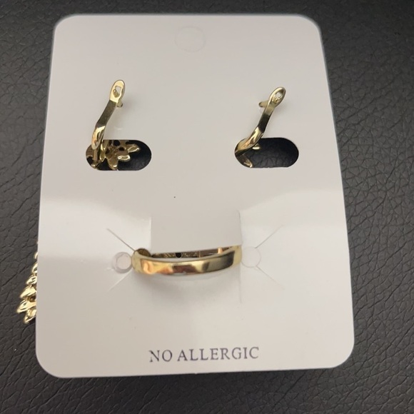 Set - Picture 2 of 3